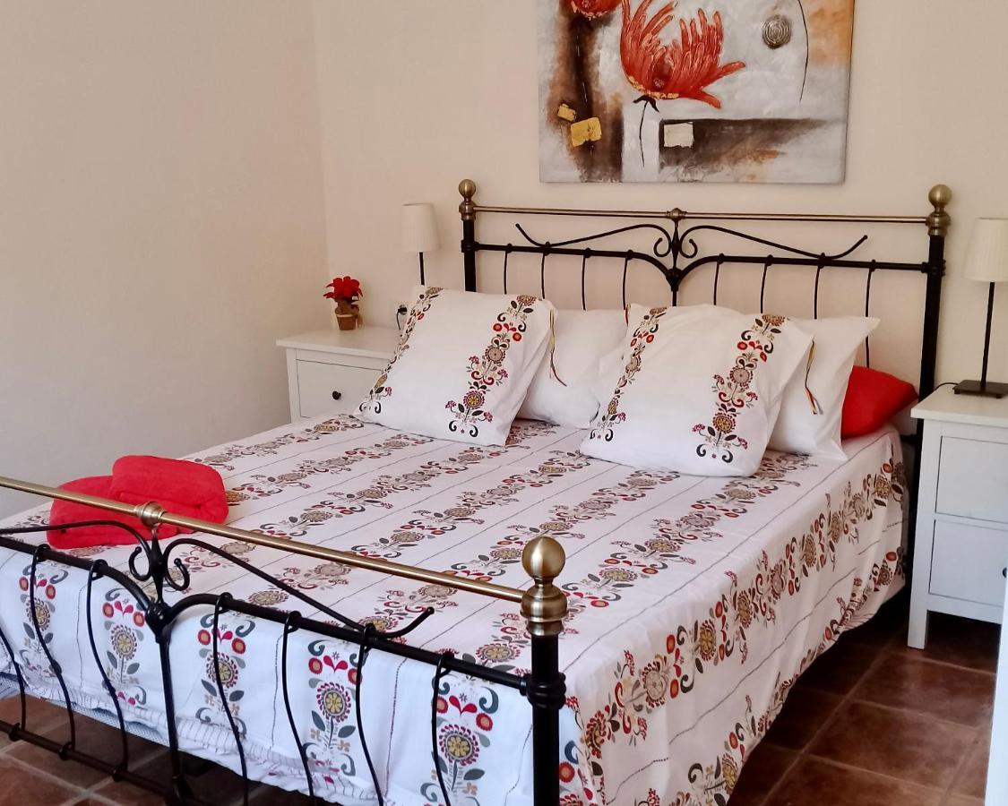 Villa Consuelo - Quiet Location Close To Resorts Buzanada Exterior photo
